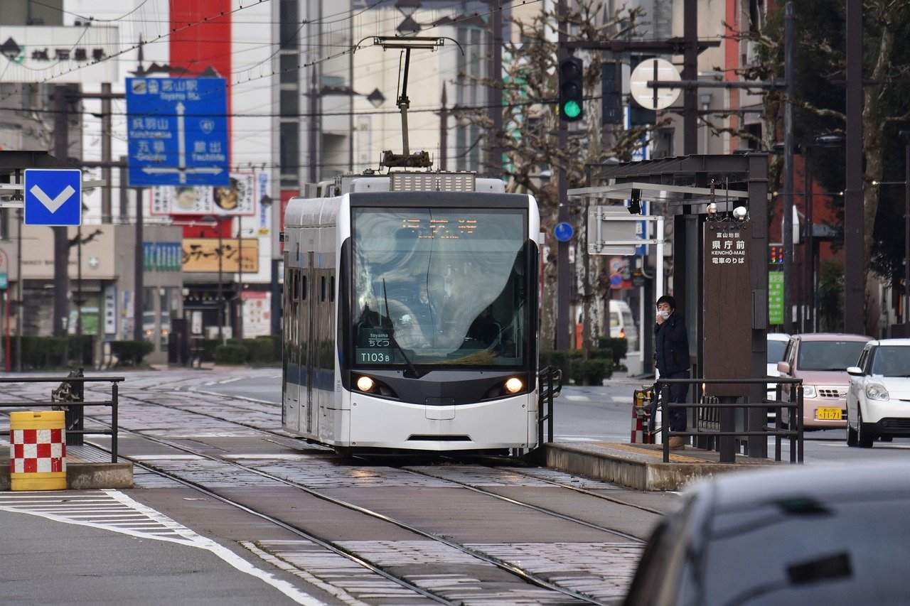 しかし、彼は人として去りませんでした、そして、彼は名前として行きました。